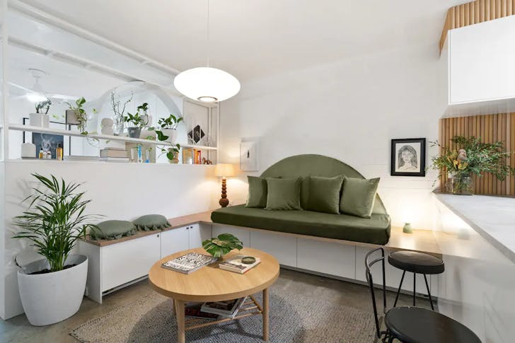Leafy green retro living room