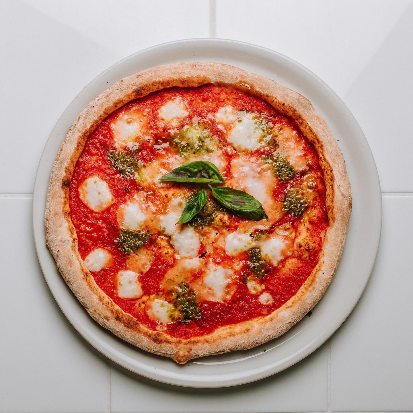 a margherita pizza seen from above