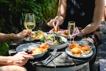 Yarra Valley Grand Hotel food and drinks