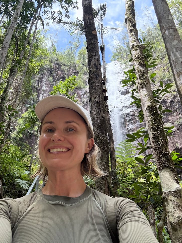 Magdalena roze at waterfalls