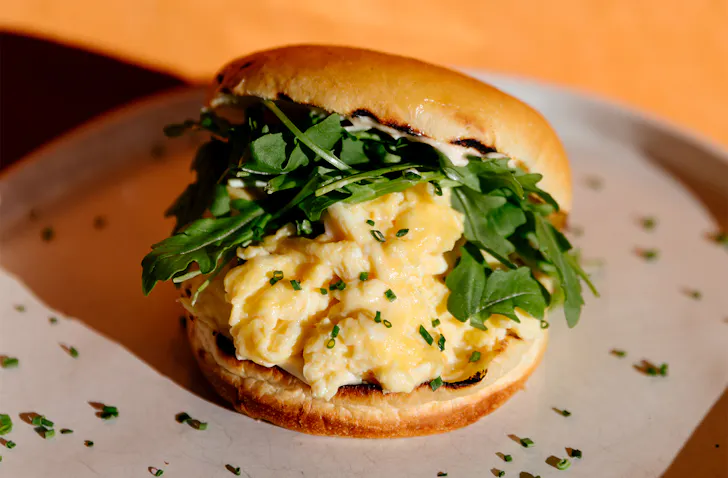 an egg sandwich