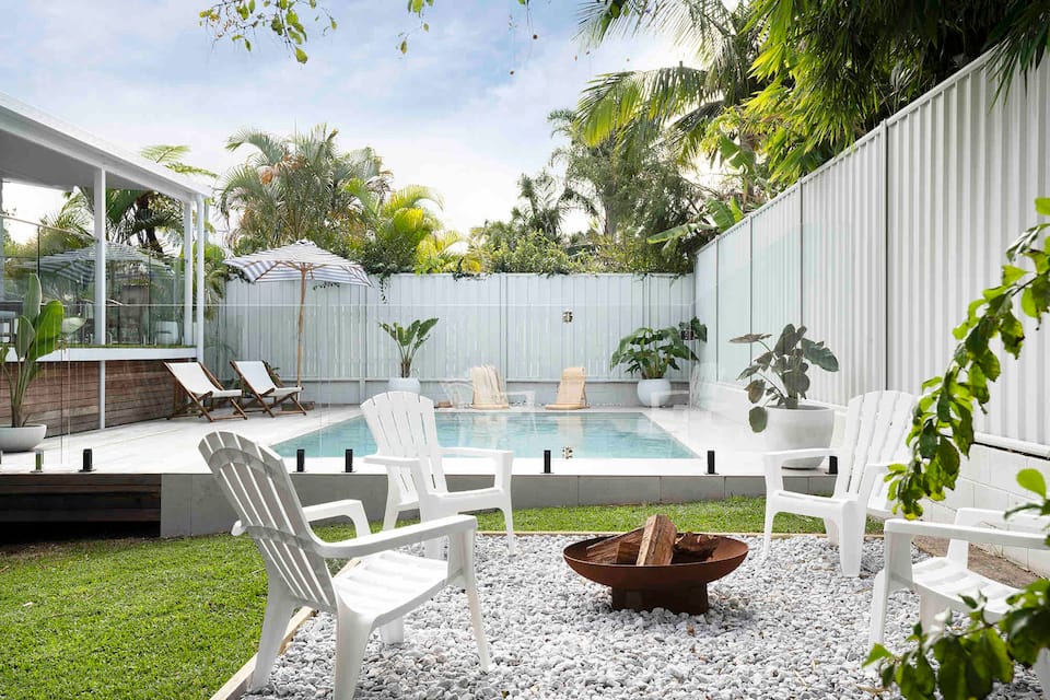 14 Beach Houses Near Brisbane To Book With Your Crew This Summer ...