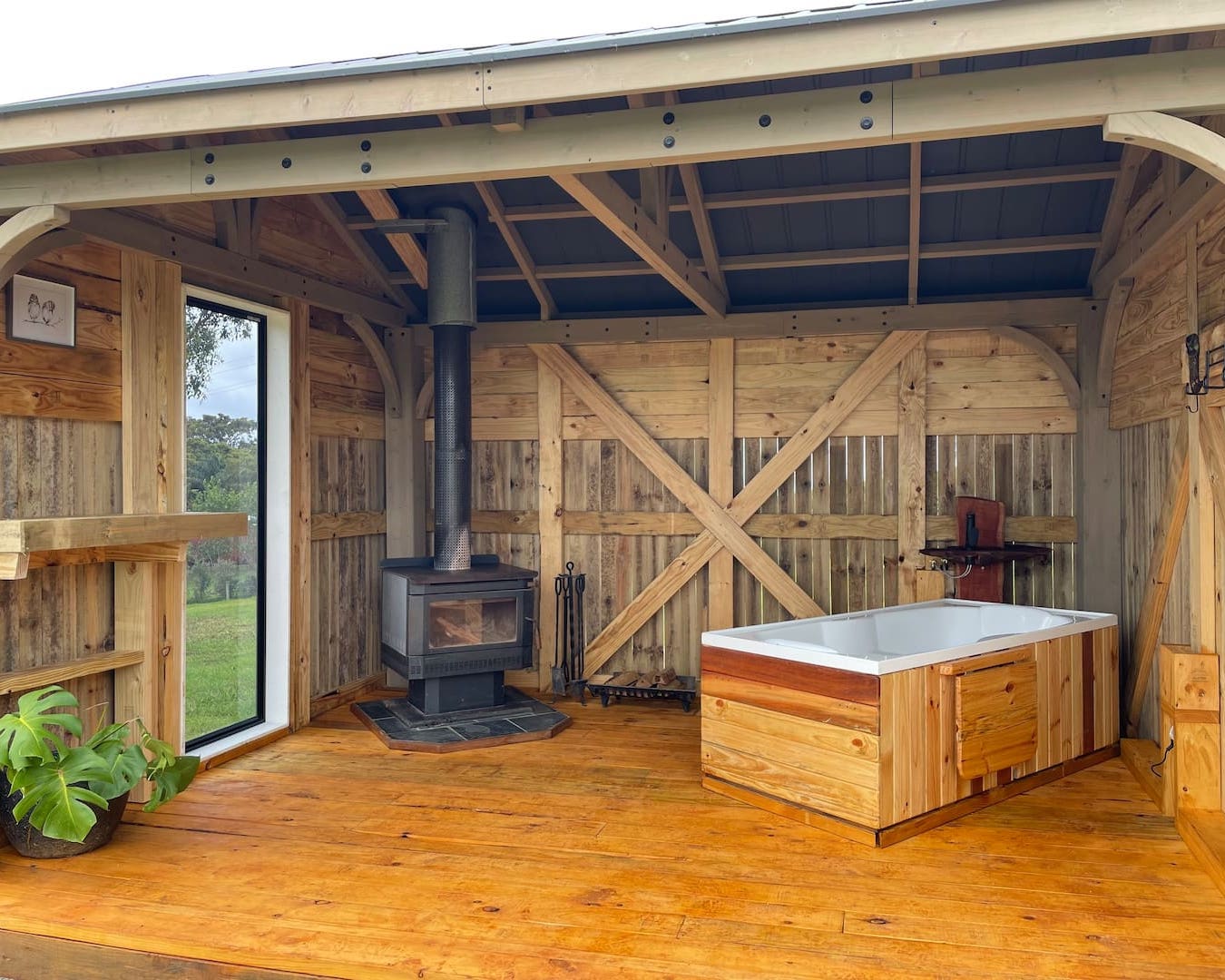 Highgrove Cottage outdoor bathhouse