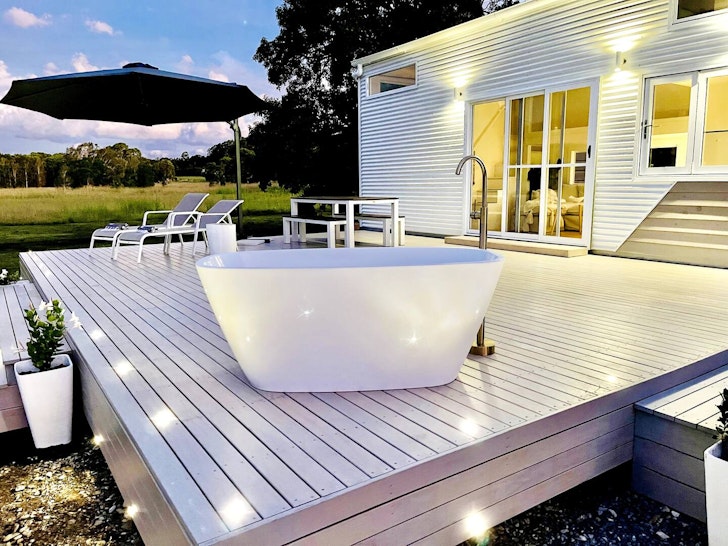 The outdoor bath at Freed.Omspace tiny home in South East Queensland