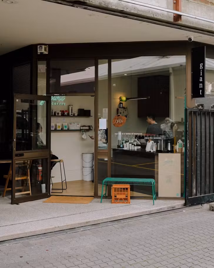 Stylish little spot of Giant Coffee