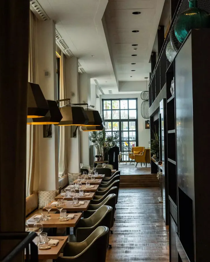 The beautiful and elegant dining room at Agreste Mar in Barcelona.