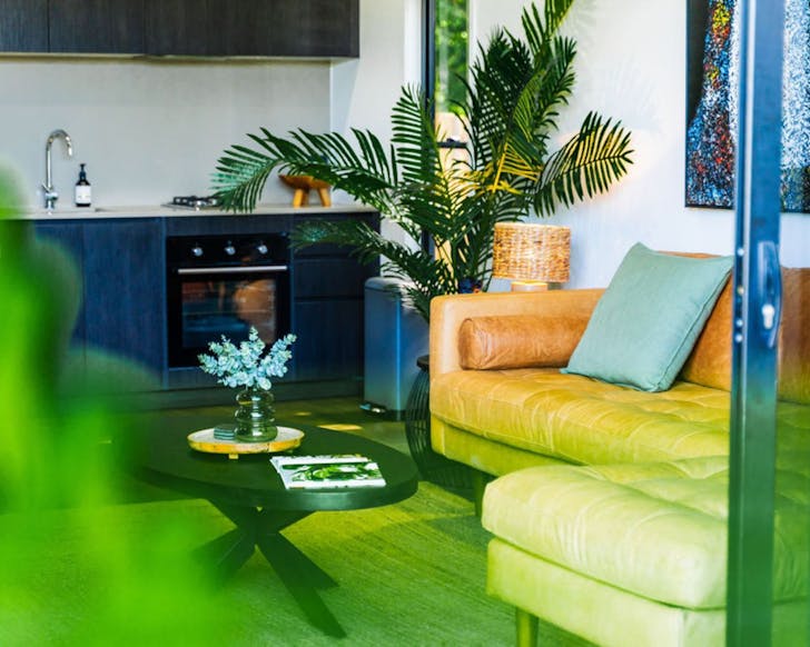 The living space at Airlie Bungalows Airbnb Airlie Beach