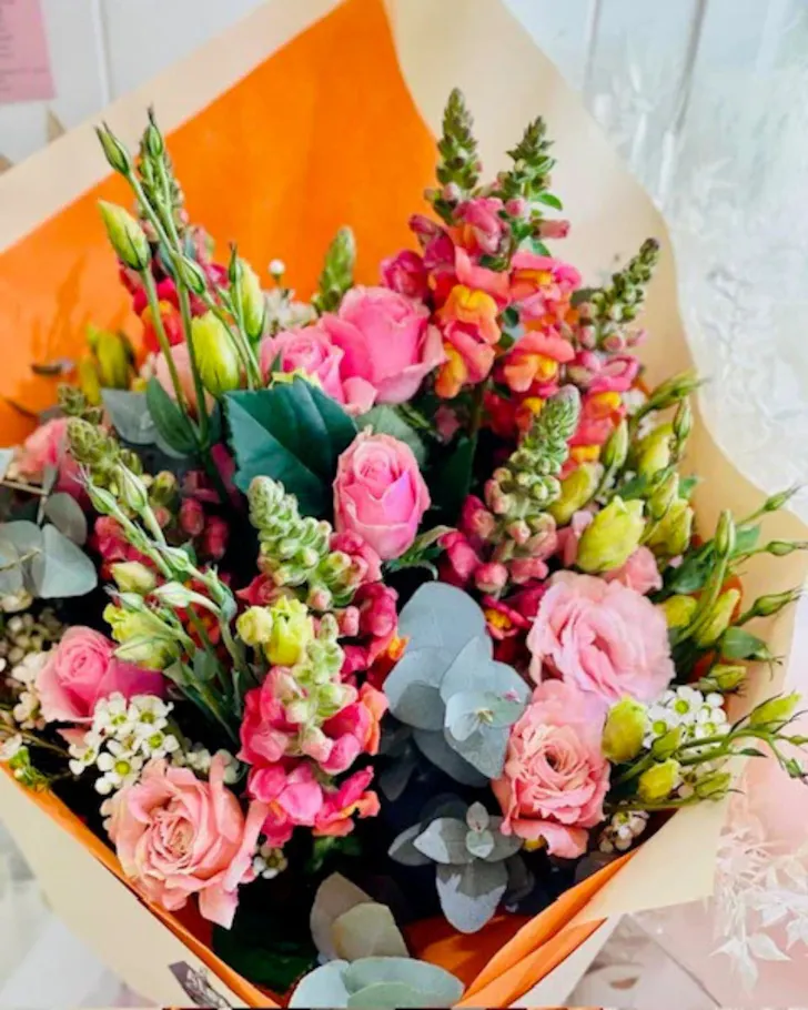 Alba Roses best flower delivery Gold Coast