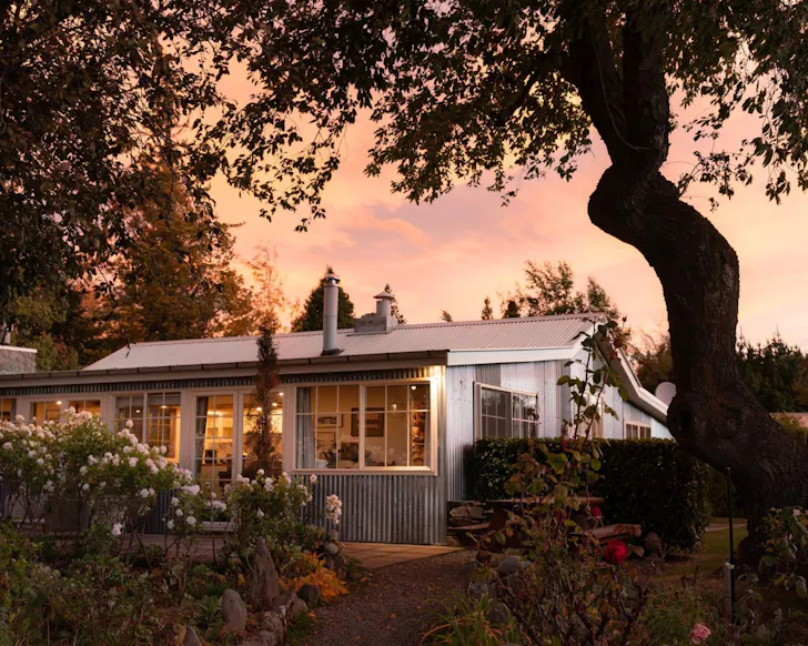 An exterior view of Aldourie Lodge best accommodation Lake Tekapo