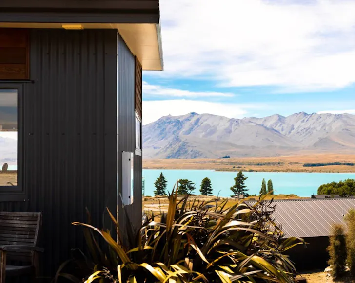The view of the lake from Alpine View Apartment 1 best accommodation Lake Tekapo