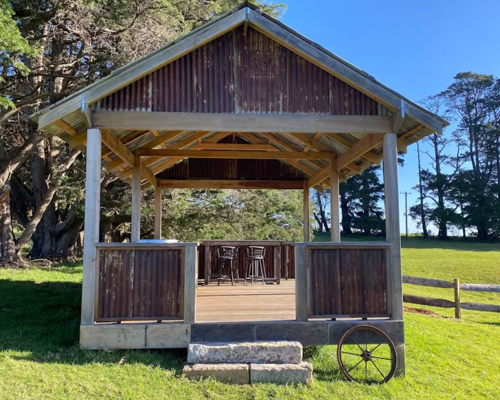 The putdoor pergola at Ameroo Farm one of the best kid-friendly Airbnbs in Australia