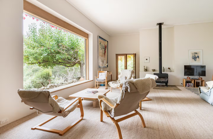 Appleton House in Mount Lofty