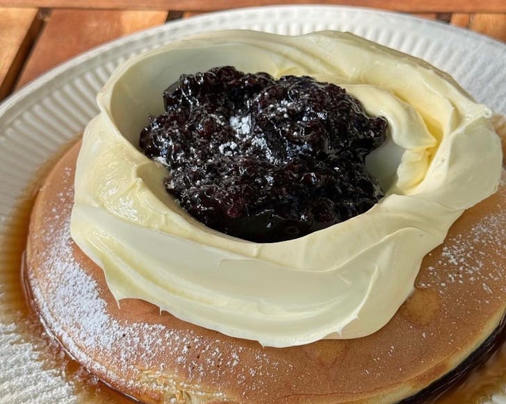 the popular hotcake topped with berries from sydney cafe theeca
