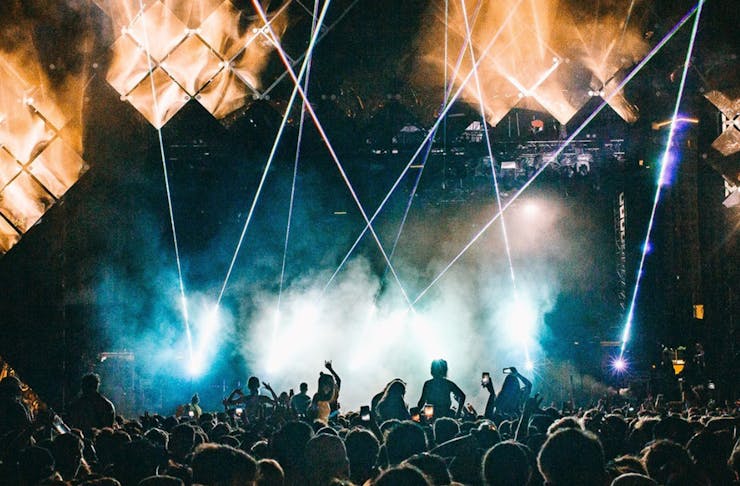 A crowd dancing in front of the main stage at Wildlands festival
