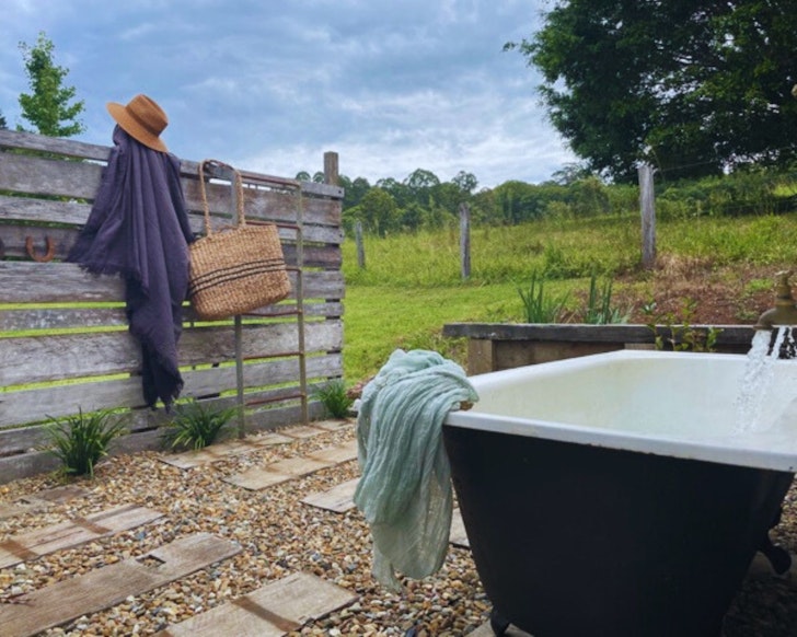 The outdoor bath at Bangalow Bails best cabins cottages near Gold Coast