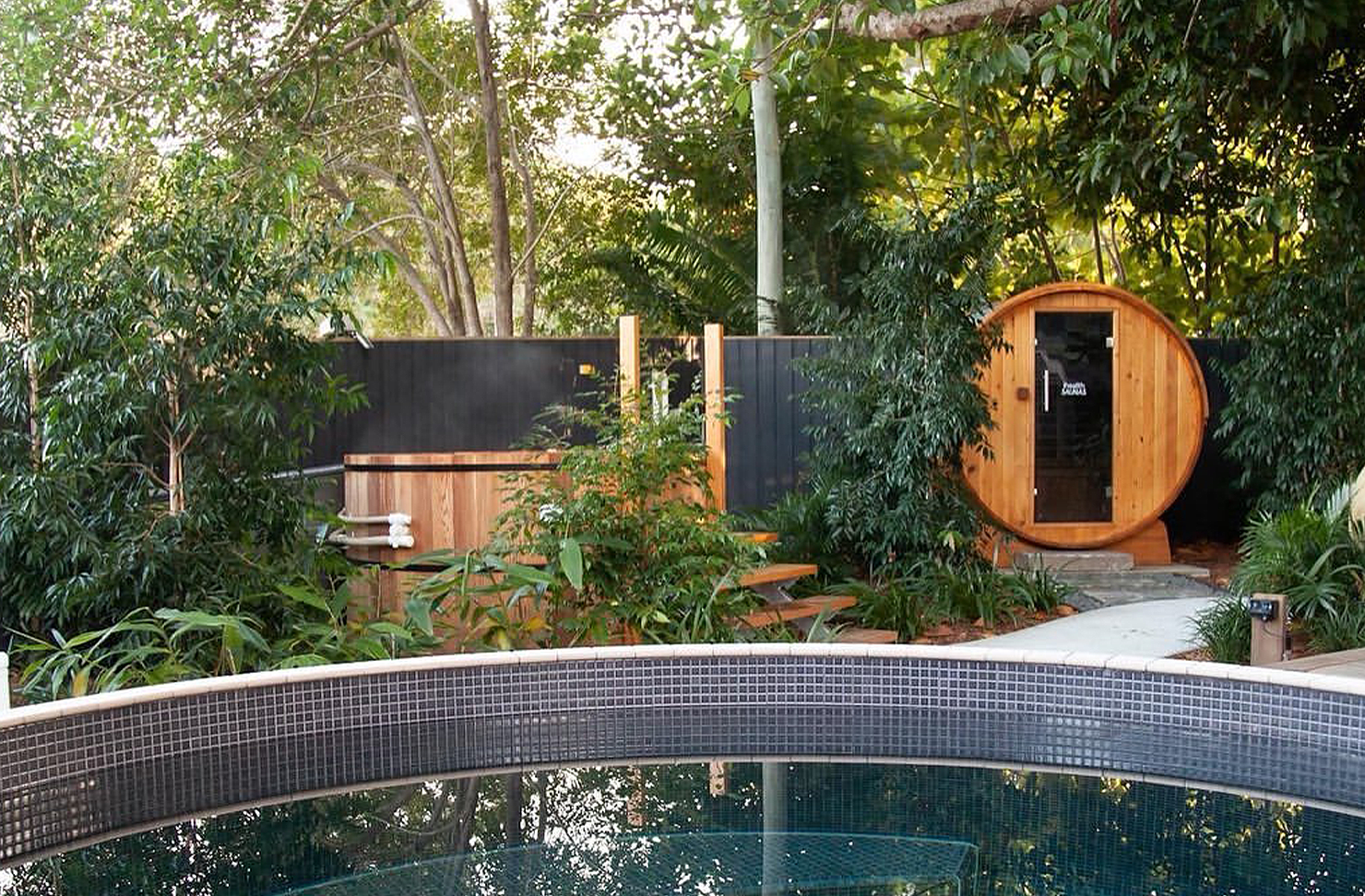 outdoor bathhouse in currumbin