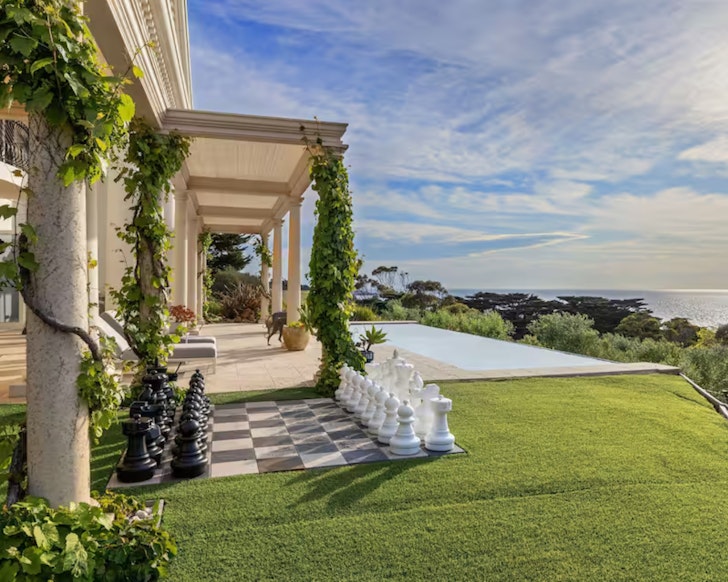 Bay Crest Manor luxury Airbnb Victoria