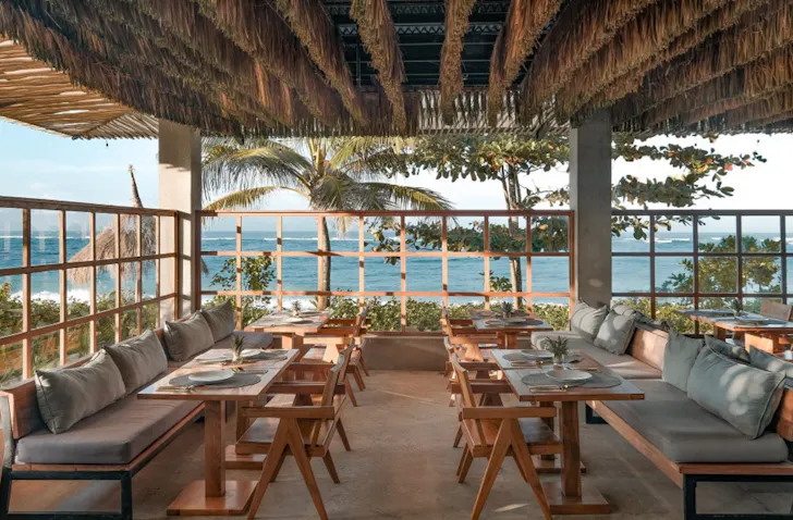 Bayside-Restaurant-at-Amber-Lombok