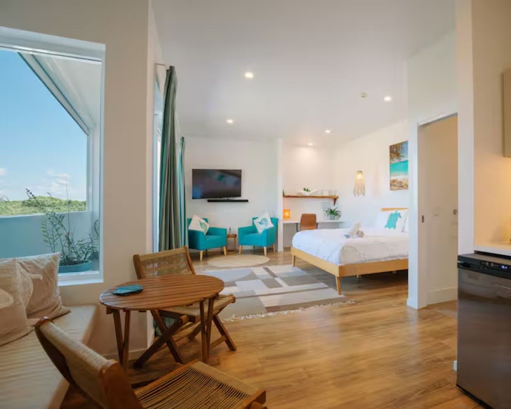 A view of the room at Beer And Bed best accommodation Stradbroke Island