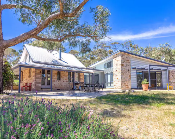 An exterior view of Benny's Retreat accommodation one of the best in Clare Valley