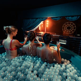 Win An Exclusive Hot Tub Experience At Blanc de Blanc Encore Valued At $1,000