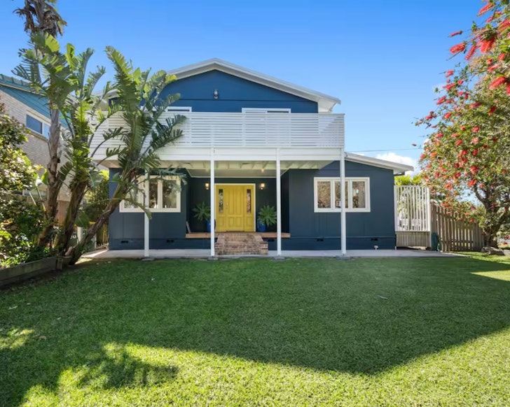 An exterior view of the blue-painted Blue Island Airbnb pet-friendly stay near Sydney