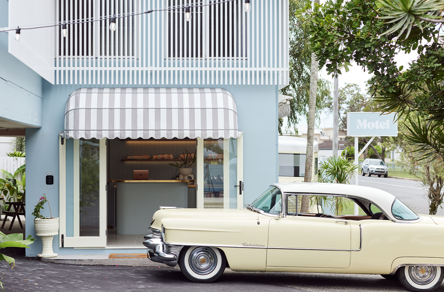 a blue motel, the best accommodation gold coast