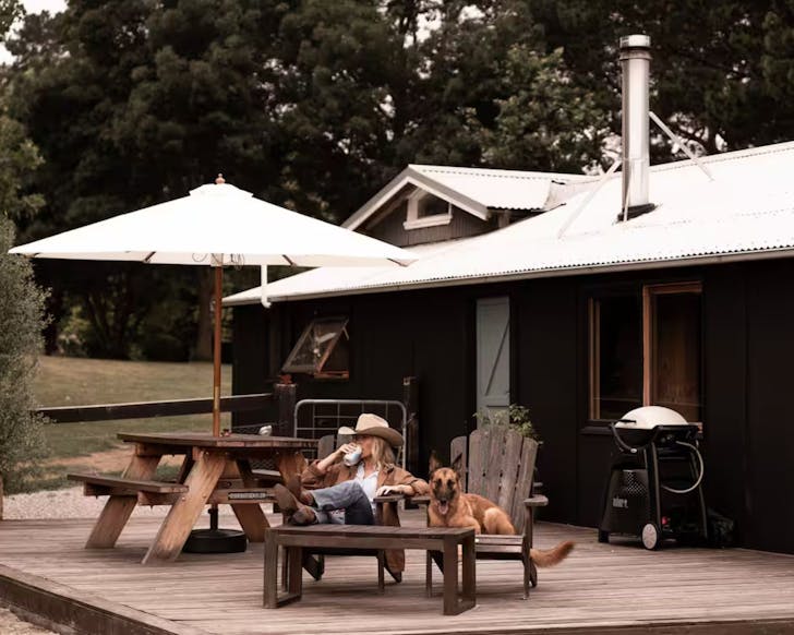 The timber clad exterior of Boscobel Cottage cabin NSW
