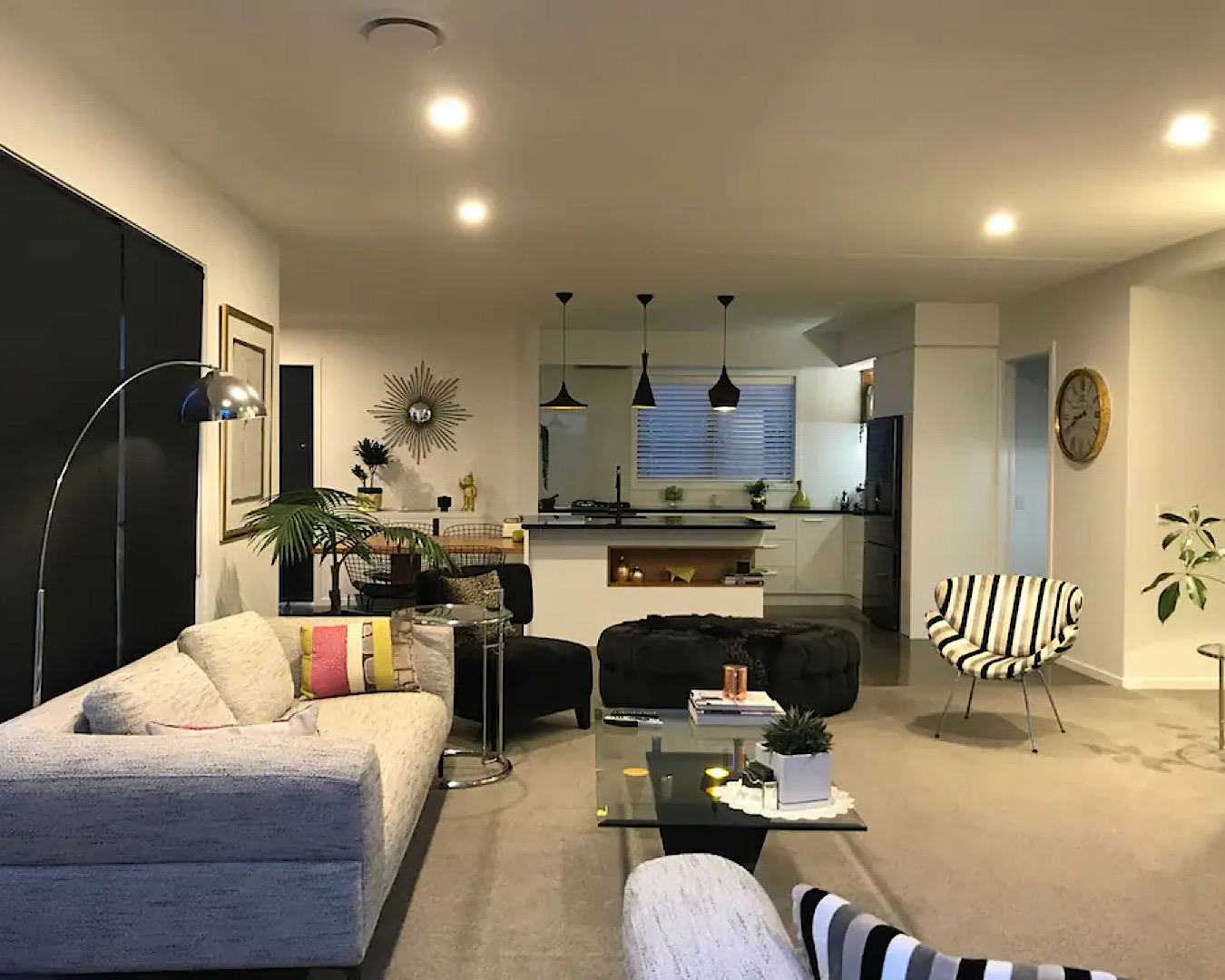 A homely-looking lounge in one of the best Airbnbs in Taupo. 