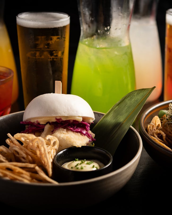 hizola's kitchen and bar