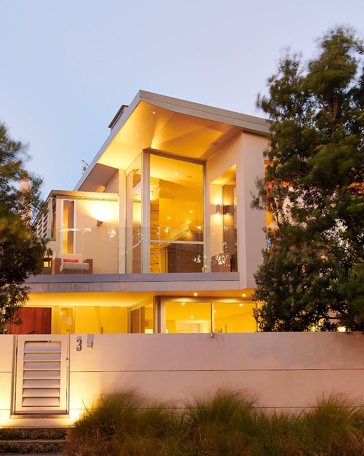 A beautiful white mansion by the sea in Mount Maunganui.