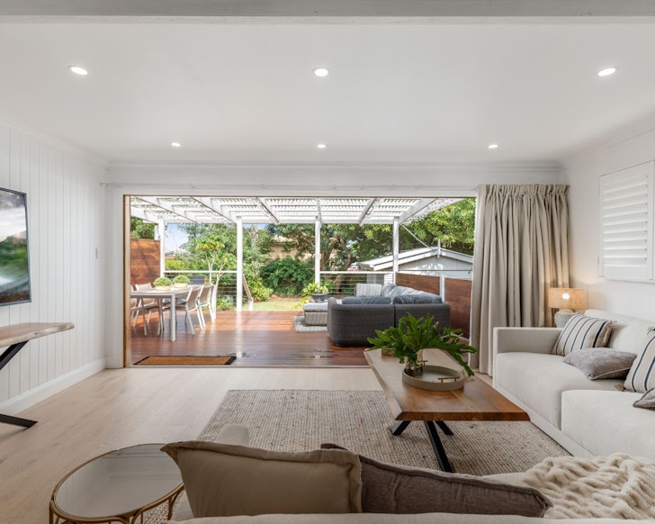 The living space at Central CDB Fringe Cottage best Toowoomba Airbnbs