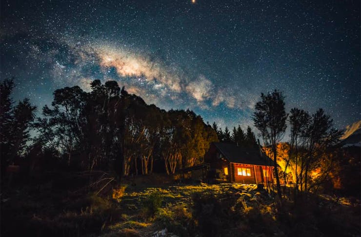 Cabbage Tree Cabin in Lyford under a starlit sky, one of the best places to stay in Hanmer Springs.