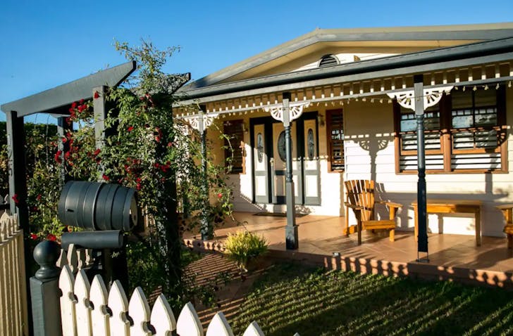 pumicestone cottage airbnb caloundra