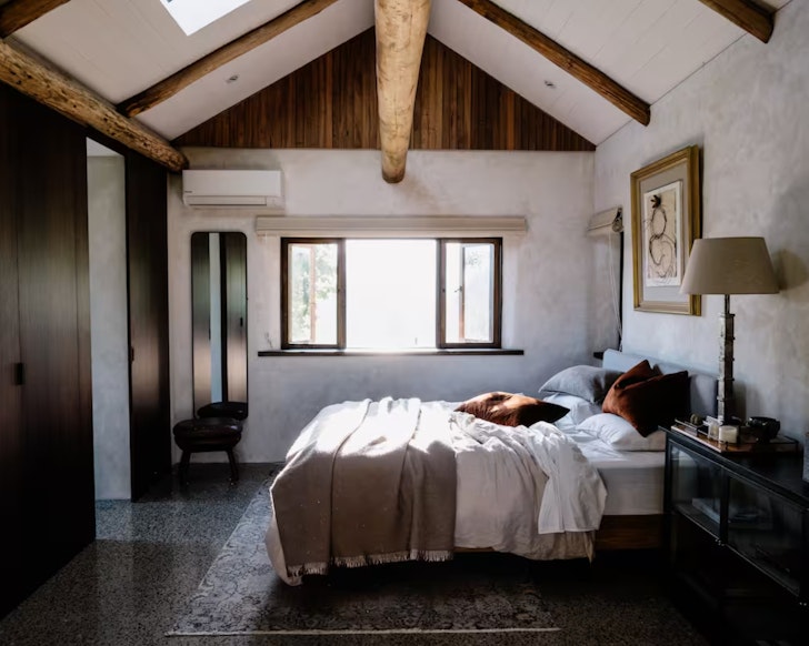 A view of the cosy bedroom at Carl’s Hut Airbnb one of the best romantic getaways in Australia