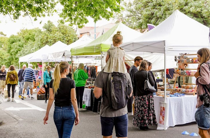 Christmas Meander Market