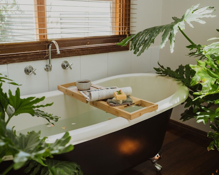The bathtub at City Sanctuary best Albany Airbnbs