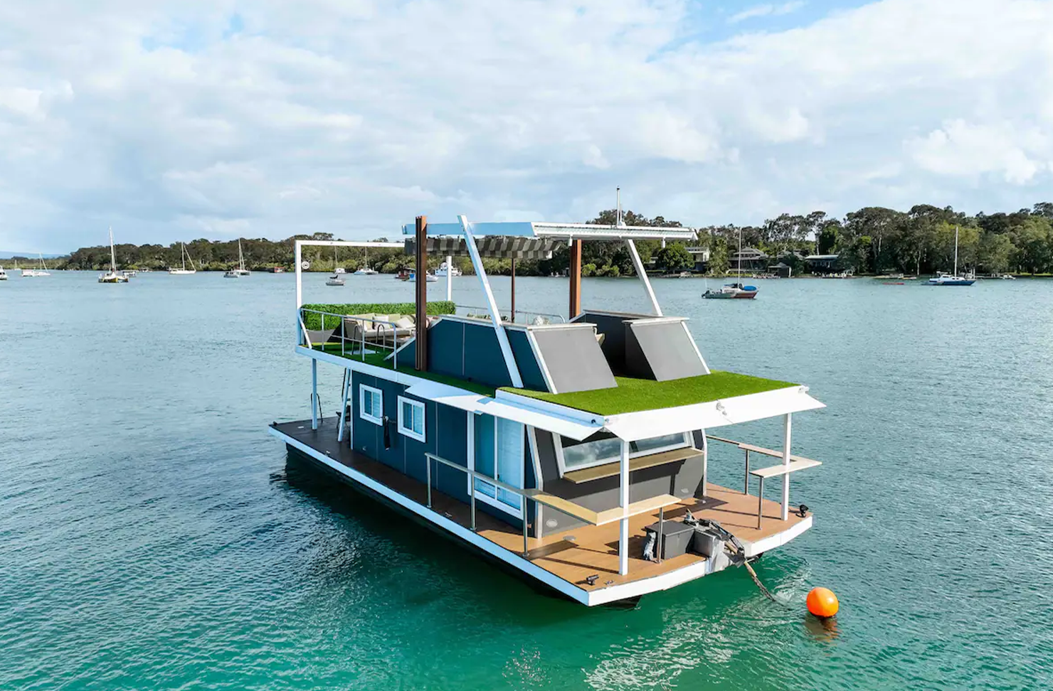 noosa houseboat airbnb