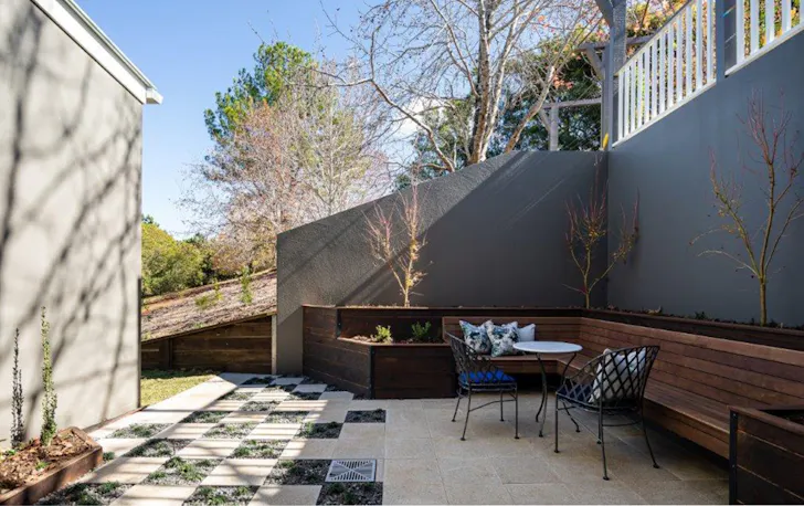 the outdoor patio at Montville House