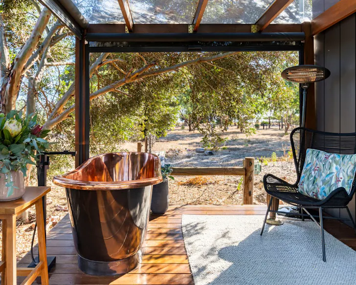 The romantic copper bath tub at Coach Light Cabin