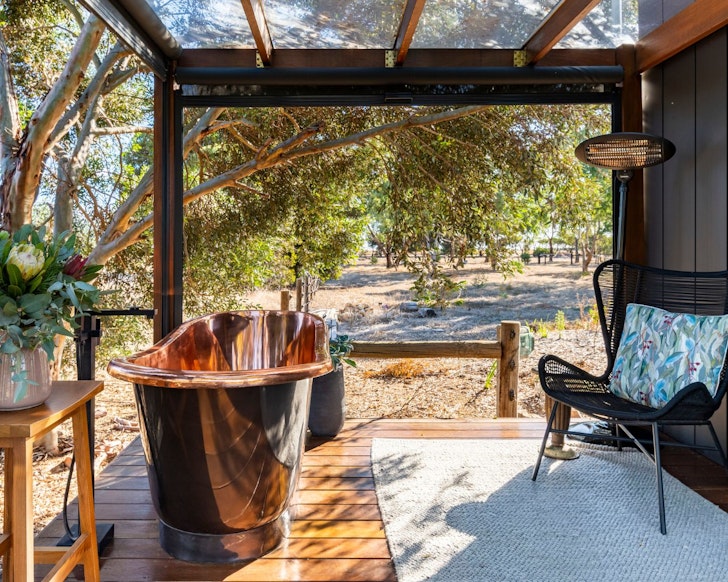 The romantic copper bath tub at Coach Light Cabin