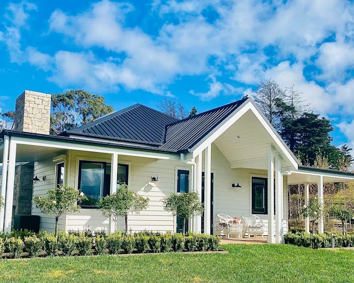 An exterior view of Colyersdale Cottage best accommodation Southern Highlands