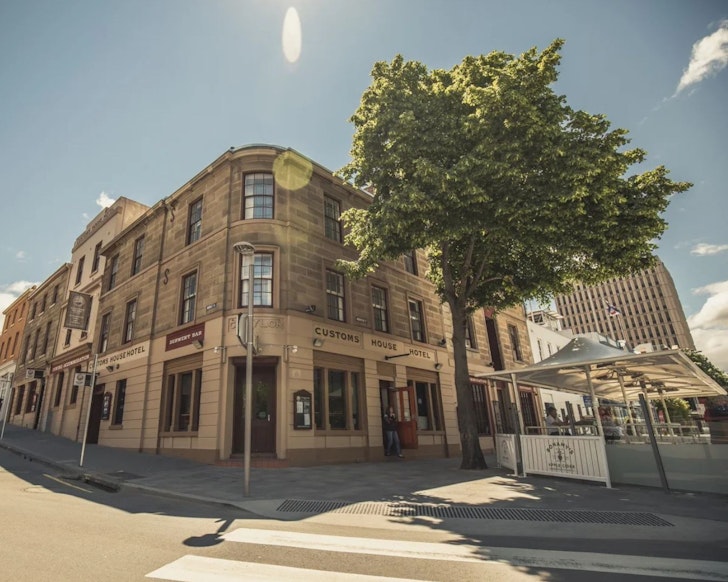 The exterior view of the Customs House Hotel one of the best Hobart hotels