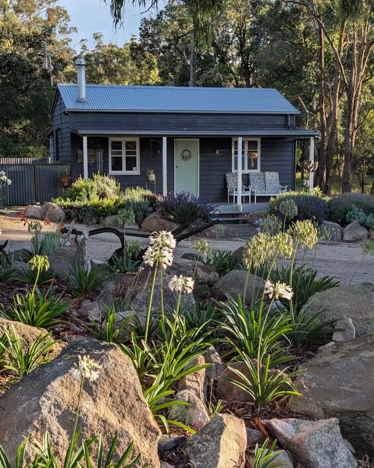 The house and garden at Donnelly's Keep Cottage best accommodation Stanthorpe