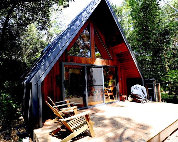 An exterior view of Eh Frame best winter cabins near Brisbane