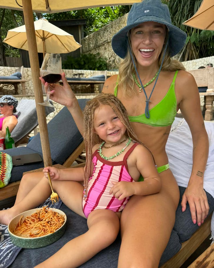 Ellidy Pullin with her daugther eating spagetti