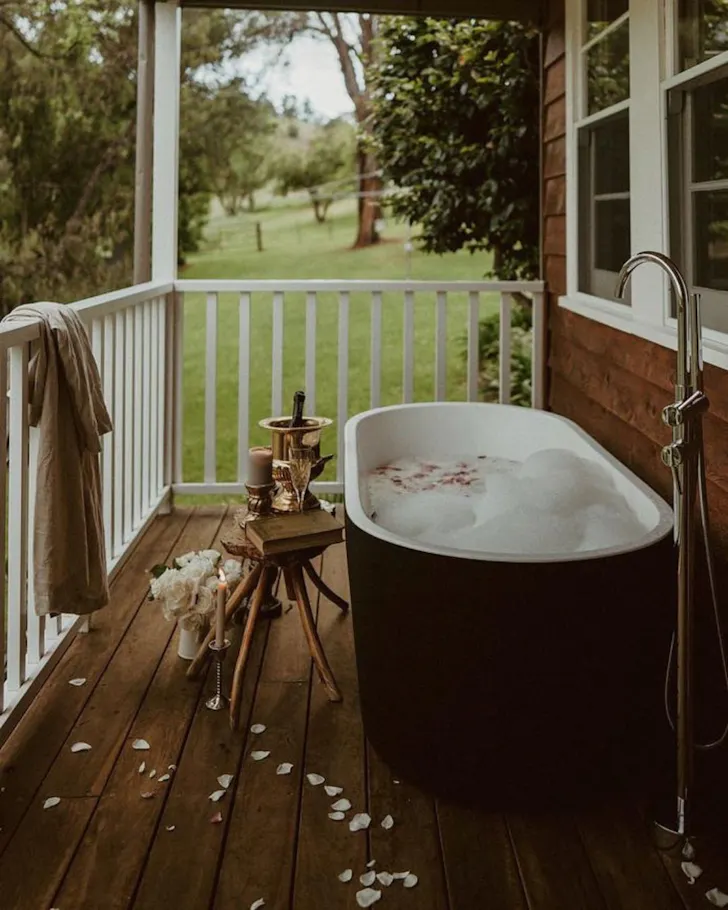 Ellington Grove best Airbnbs near Sydney with outdoor baths