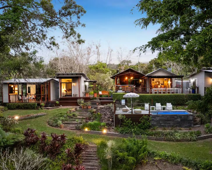 The many cabins at Embers of Landers Shoot large group Airbnb near Sunshine Coast