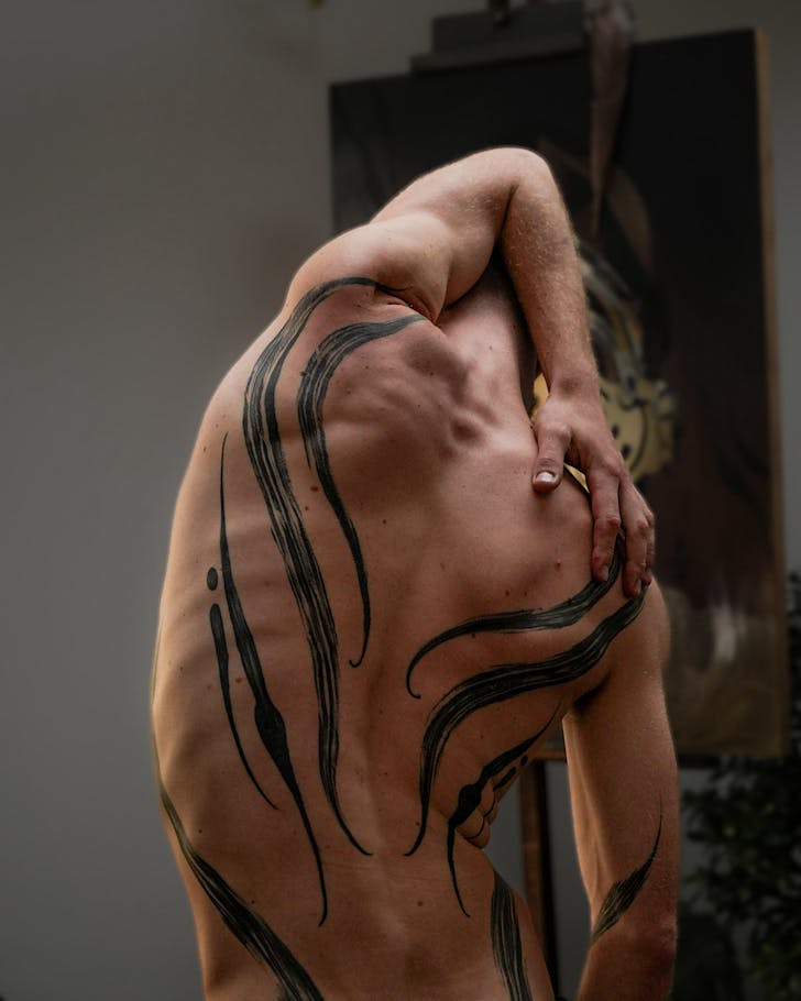 A flowing, contemporary tattoo on somebody's back. 