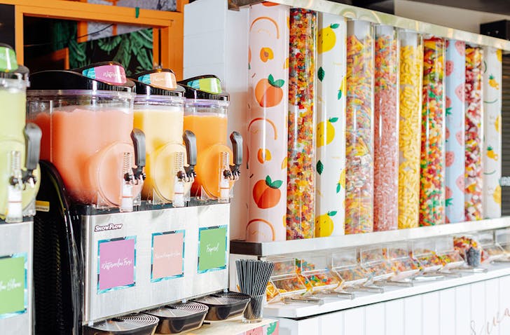 The Frose your way bar and garnishes.